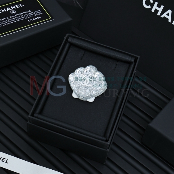 * ġ G1006745