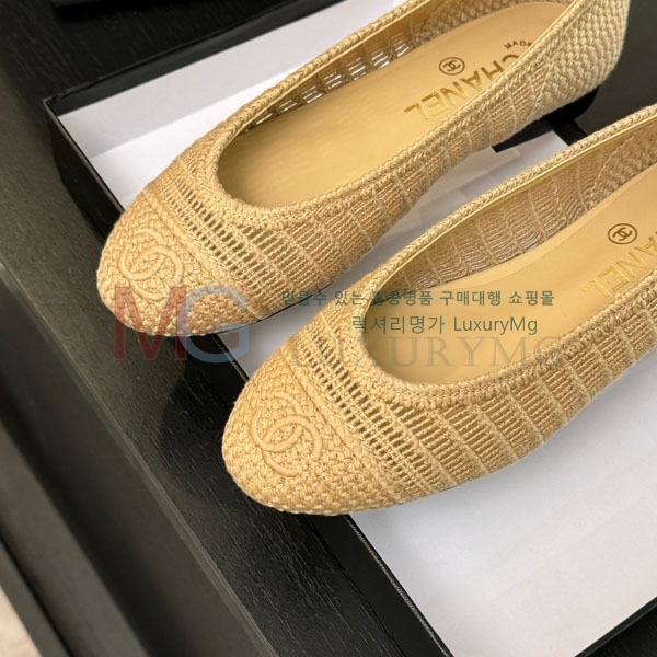 * ÷  AA80F661-2