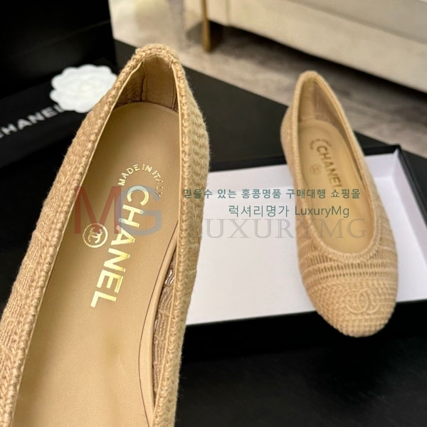 * ÷  AA80F661-2