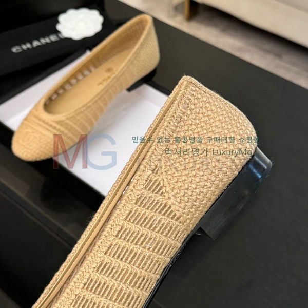* ÷  AA80F661-2
