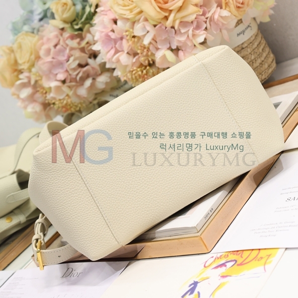  Signature ̵ Ŷ M2841-2