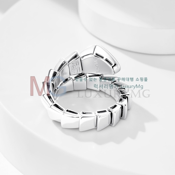 Ұ  BV695676-2