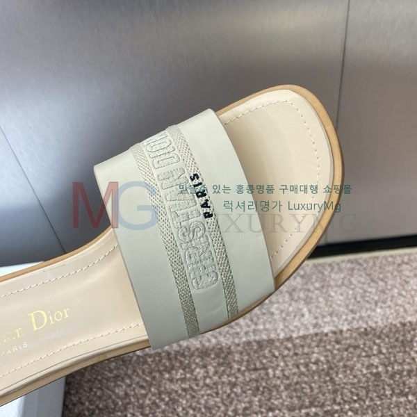     DI657770-7