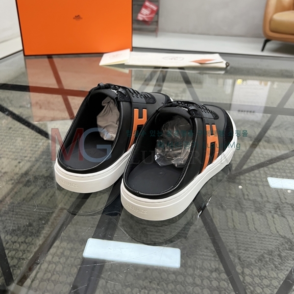 ޽  HE18803308-4