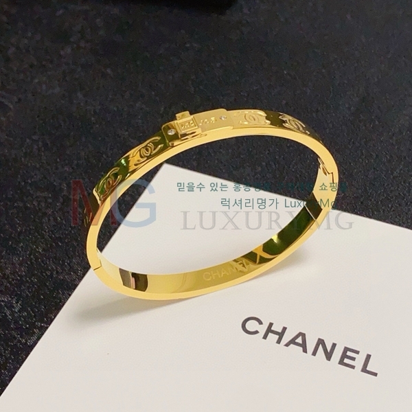 *  CH8087631