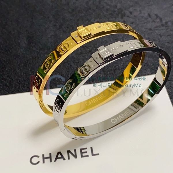 *  CH8087631