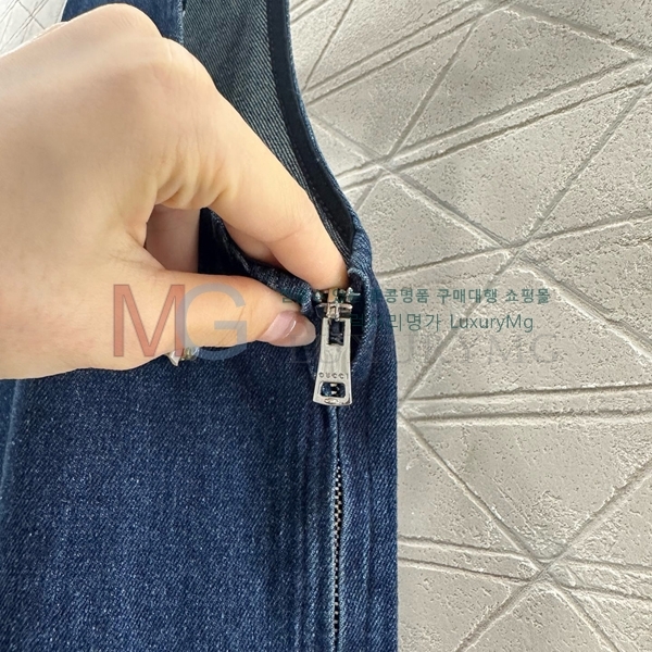   ǽ D25253667