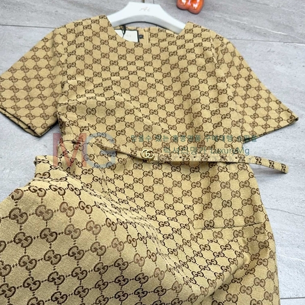   ǽ D252537
