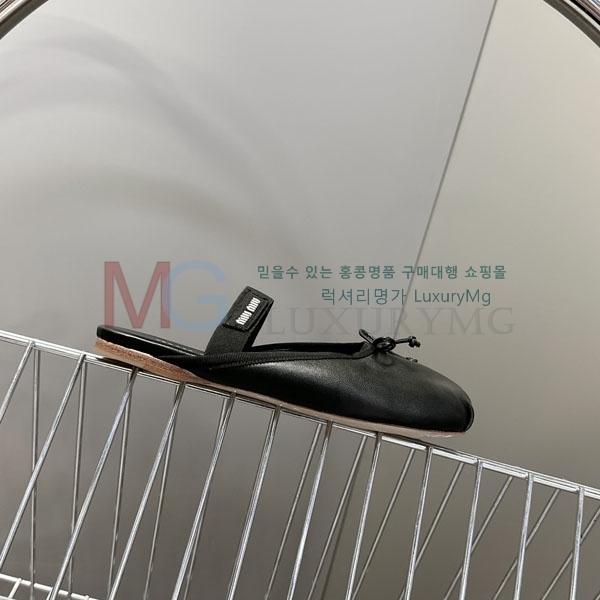  ̿̿  ÷ M8806554-5