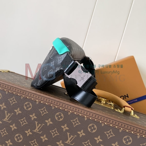 ̺   M25924