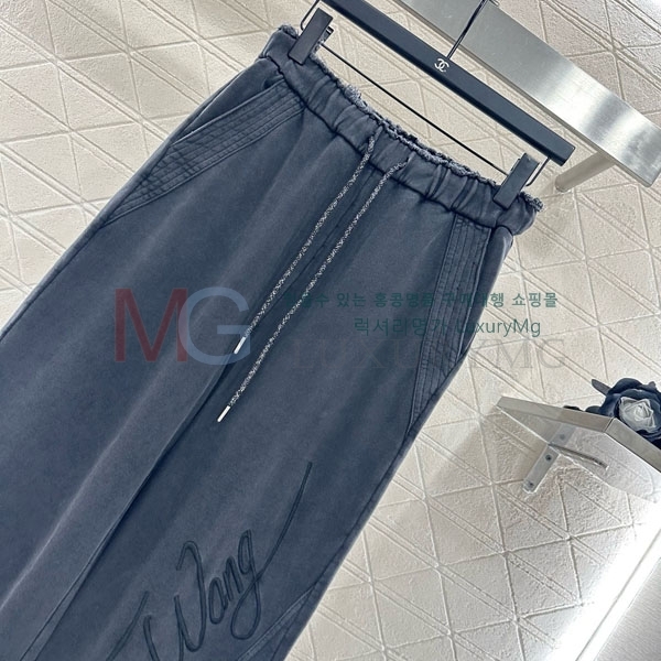  ˷  AW25539