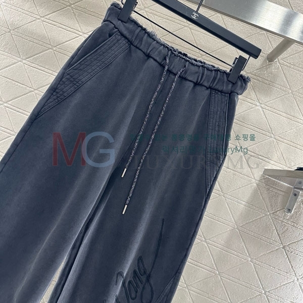  ˷  AW25539