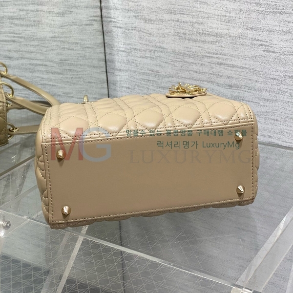  ̵ ̵ M501002-6