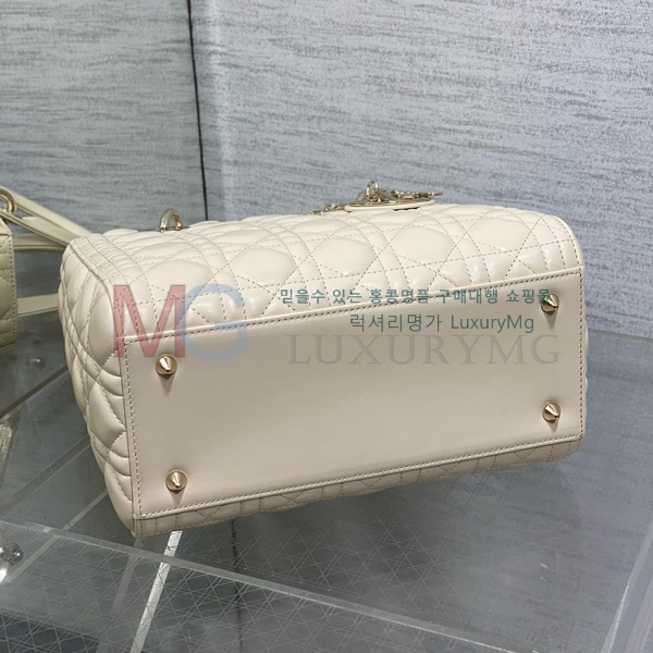  ̵ ̵ M501002-11