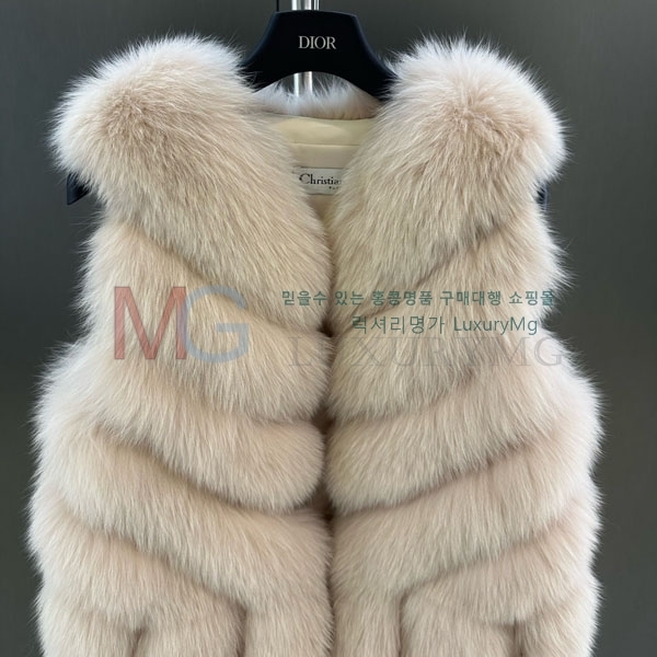   þ    DO8234077-2