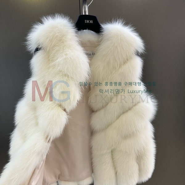   þ    DO8234077-4