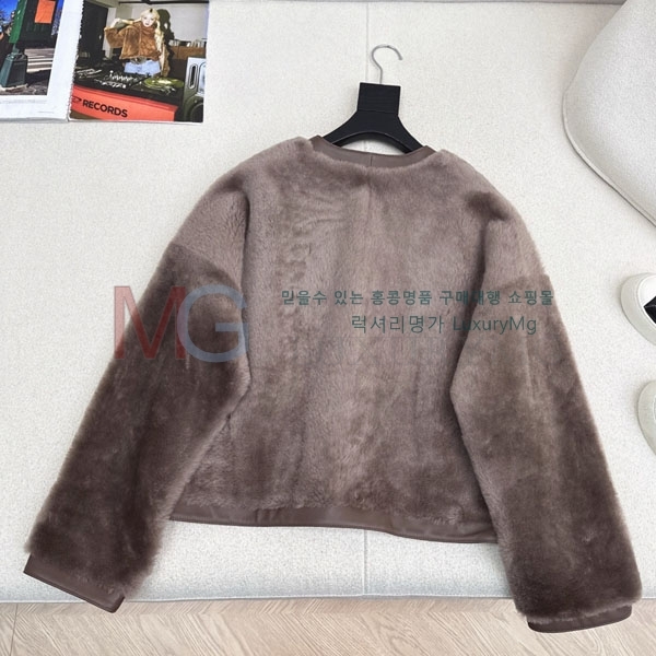  ο þ   LOW23023-3