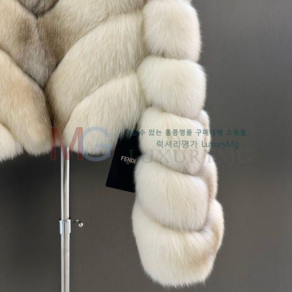   þ   FEND223424-4