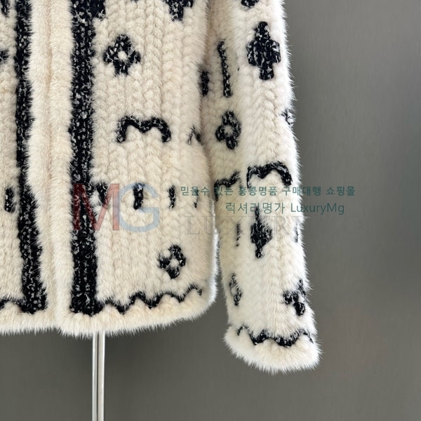  * þ   CH2456750-3