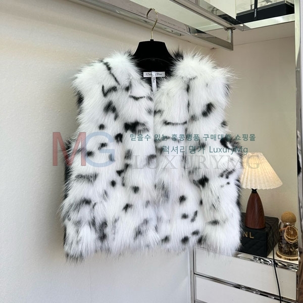   þ    DO8282306-7