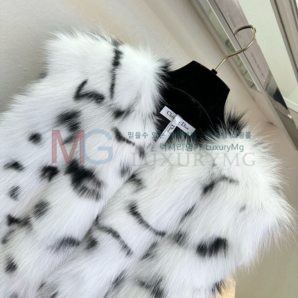   þ    DO8282306-7