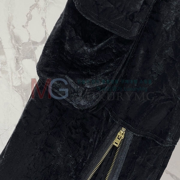  ũ Ʃ  AU232340238-1