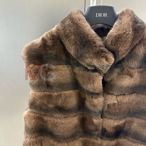   þ    DO8282306-13