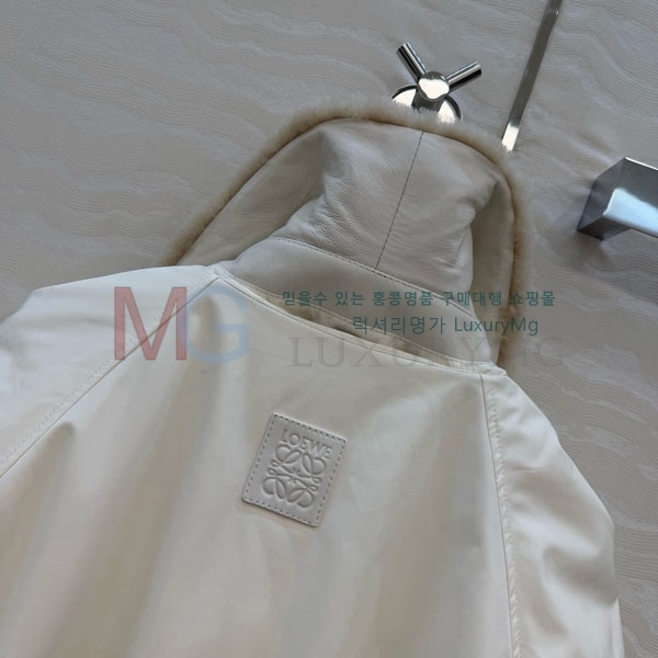  ο ٿ е  LOW234053-6