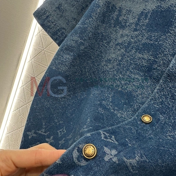 �������� ���̺��� ���� Ƽ���� LV47234320-1