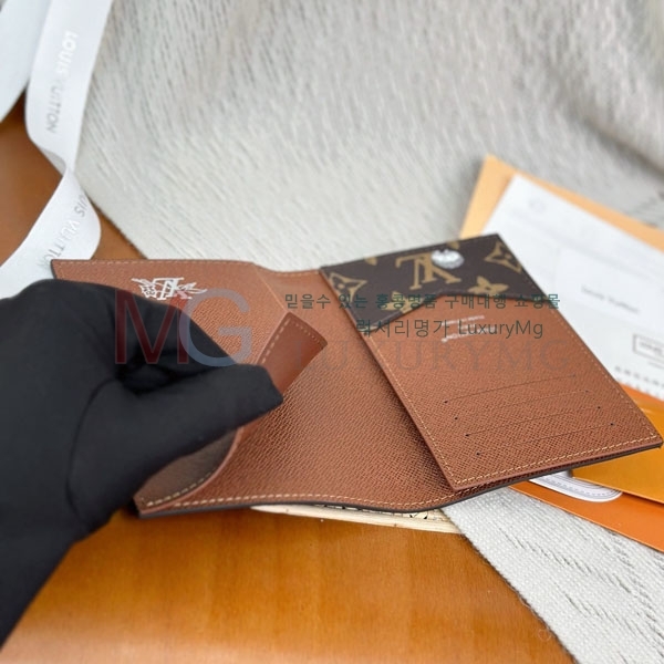 ���̺��� �н���Ʈ Ŀ�� M27023-70