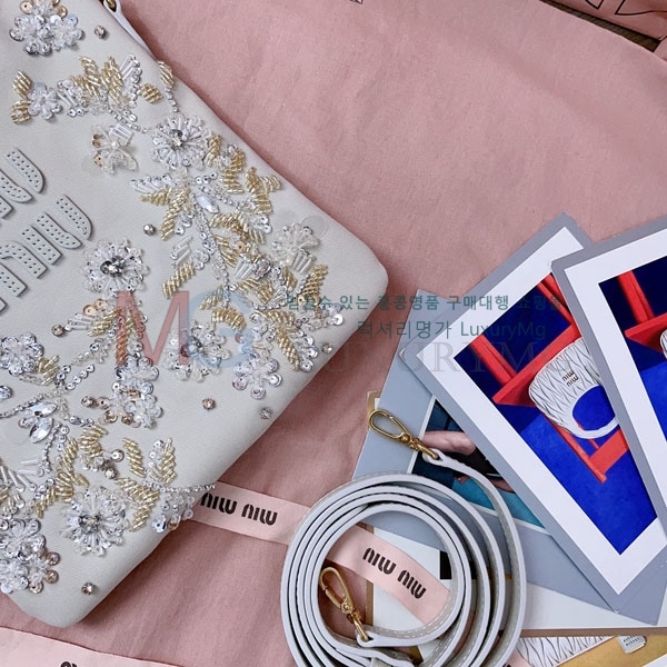 �̿�̿� ũ����Ż ���̺� �����-201