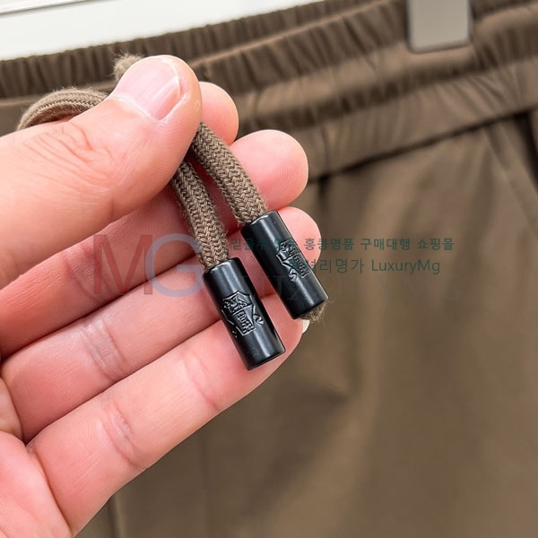 ���� ���ڷ� ��ġ�ڸ� �ݹ��� 2343523-3