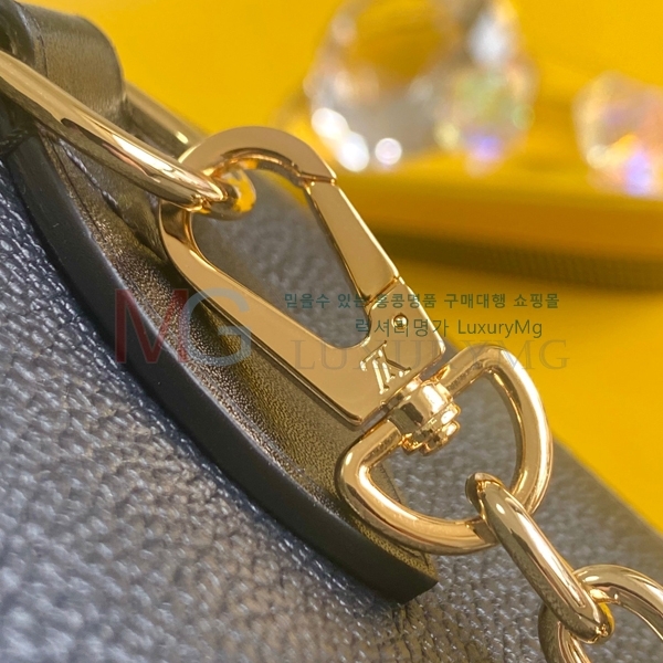 ���̺��� ���ǵ� �ݵѸ��� 20 M58953-300