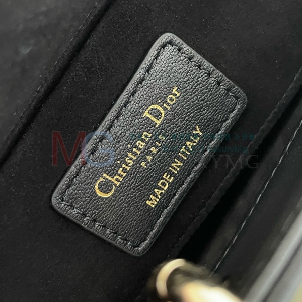 ��� ���̵� �� ���̹� M599090-104