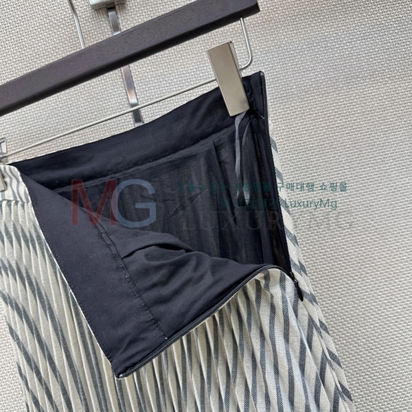���� ���ڷ� ��ġ�ڸ� ��ĿƮ BC345025-3