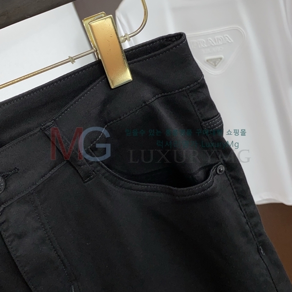 ���� ���ڷ� ��ġ�ڸ� �ݹ��� BC864883-3