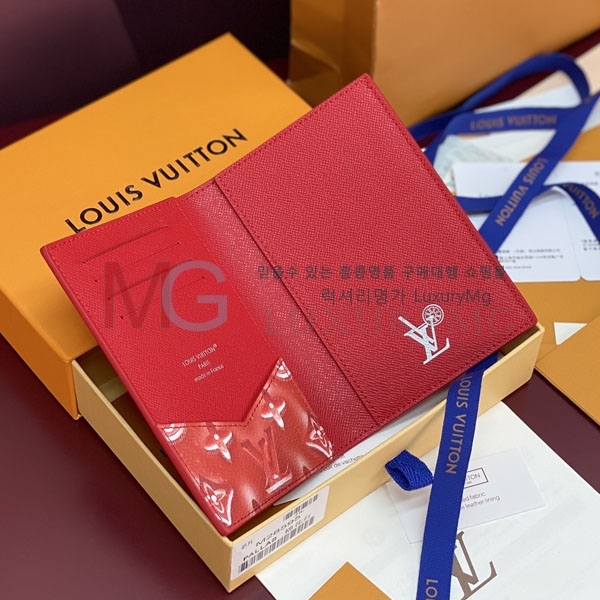 ���̺��� �н���Ʈ Ŀ�� �������� M28595-3