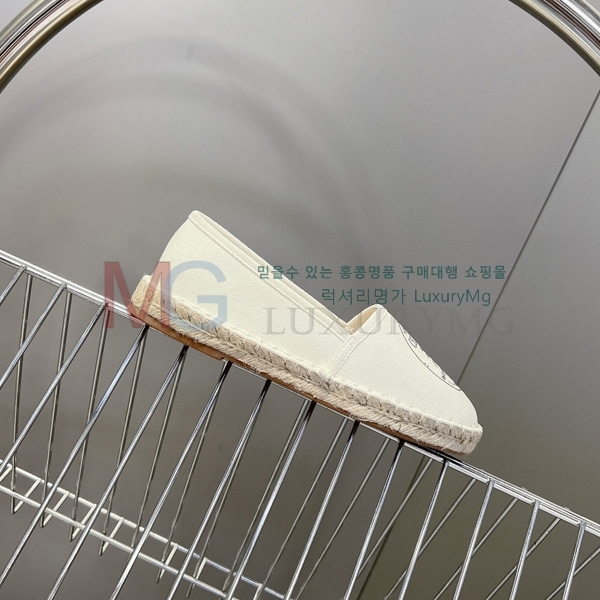 ������ �����ĵ� �÷����� SS477809-1