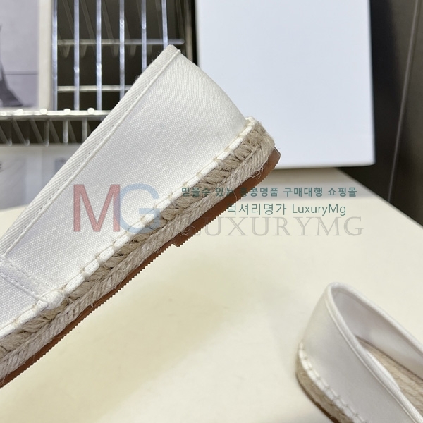 ������ �����ĵ� �÷����� SS477809-1