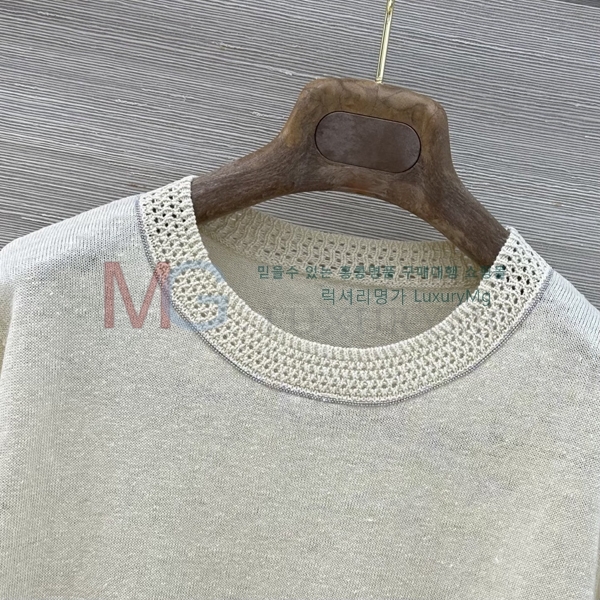���� ���ڷ� ��ġ�ڸ� ���� Ƽ���� BC23053-8
