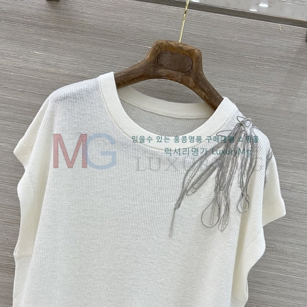 ���� ���ڷ� ��ġ�ڸ� ���� Ƽ���� BC23053-6