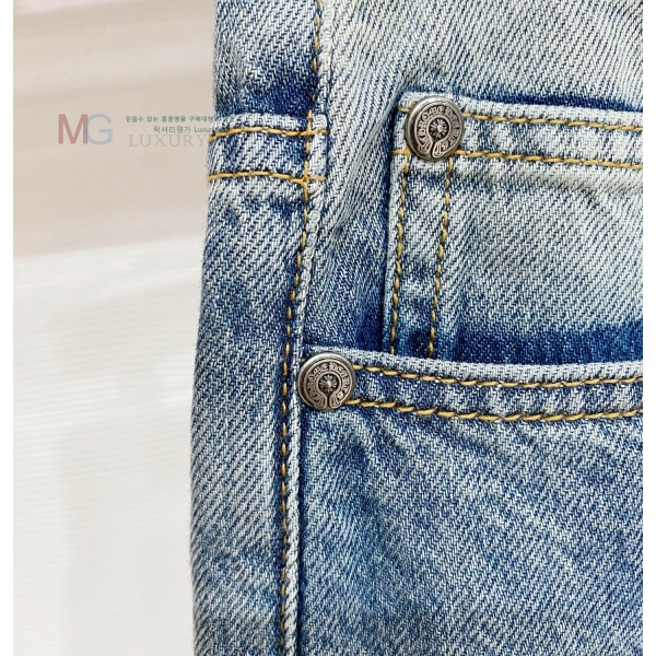 ���� ũ������ �ݹ��� 23436437